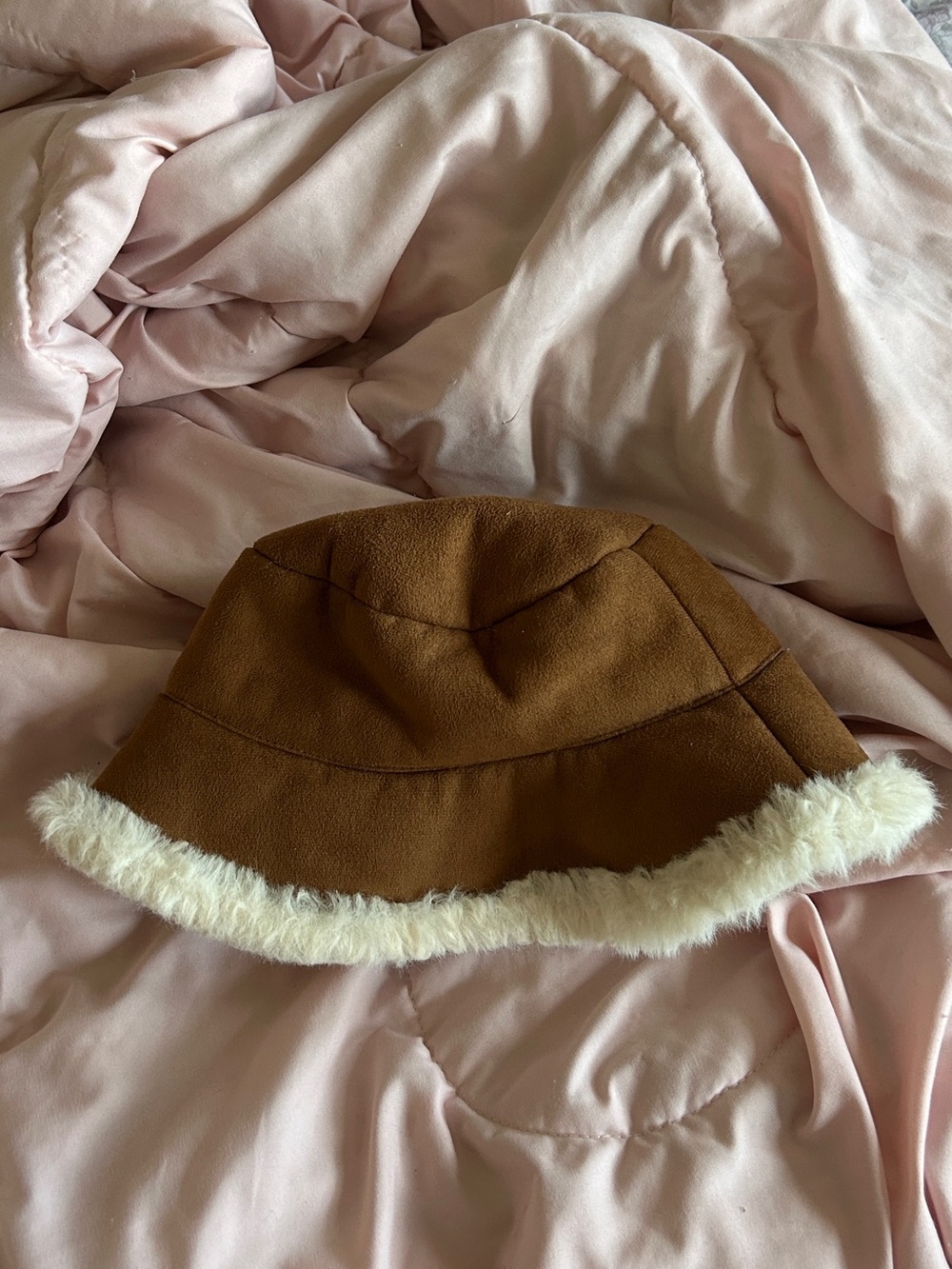 Women’s Brown Reversible Faux-Suede Bucket Hat with Cream Faux-Fur Trim